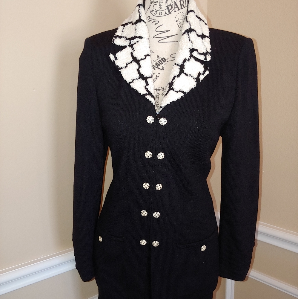 SALE!!! ST JOHN 2-6 BOUCLE SANTANA KNIT SKIRT SUIT
